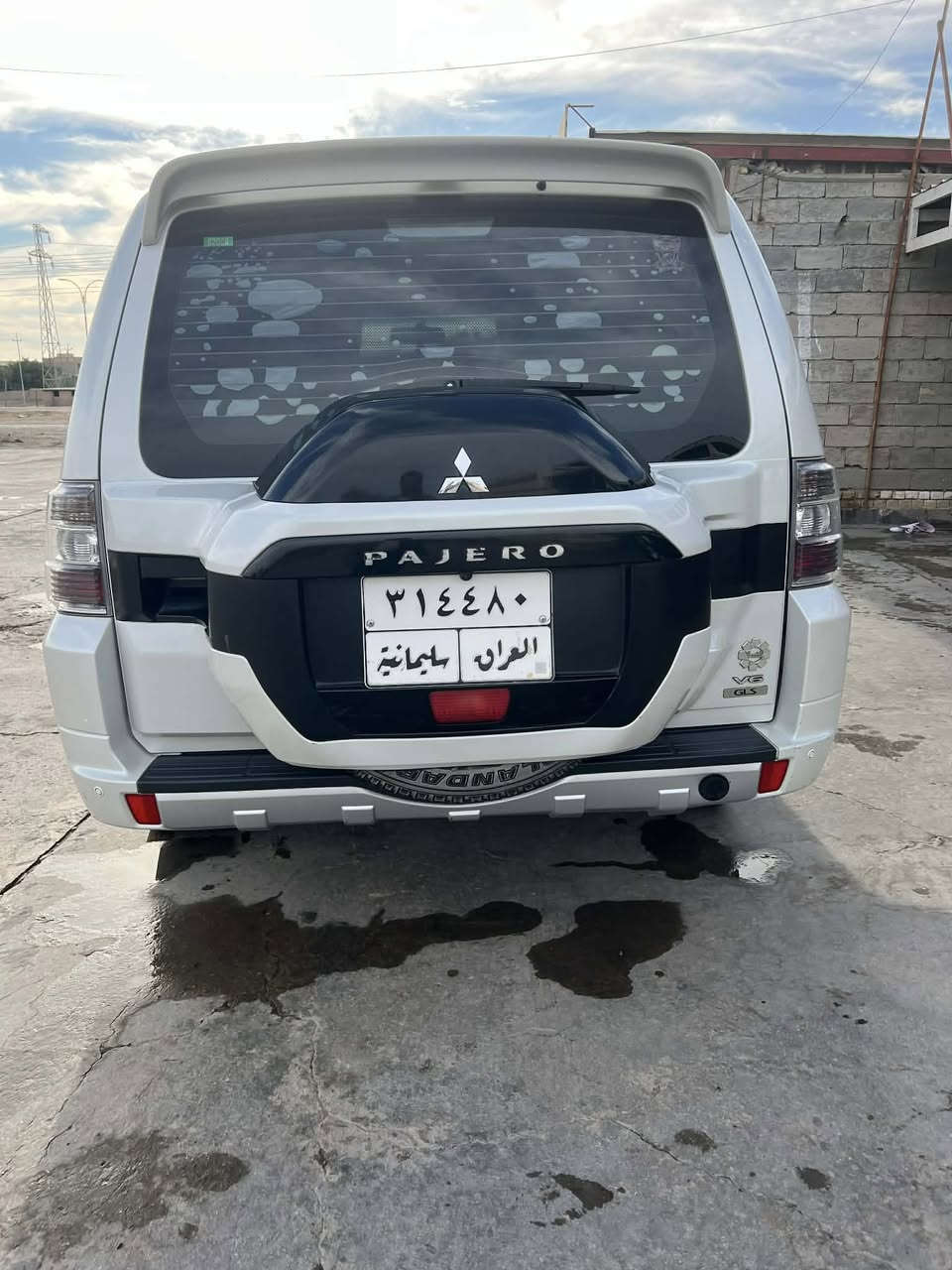 السلام عليكم
باجيرو موديل 2018 للبيع 
مواصفات كويتي فول عدى الدمام 
مكفوله كفالة عامة من الضربه والصبغ . تخم تاير جديد وحداديه جديدة 
السيارة جاهزة ما بيها اي نقص شادلها منظومة غاز ومسويلها عزل بورشة المفتاح ( معالج طسه )
رقمها سليمانيه تريد تحويل او وكاله 
السعر 205 وبيها مجال للشراي 
للأستفسار الاتصال على الرقم 
***********
أنور البديري
