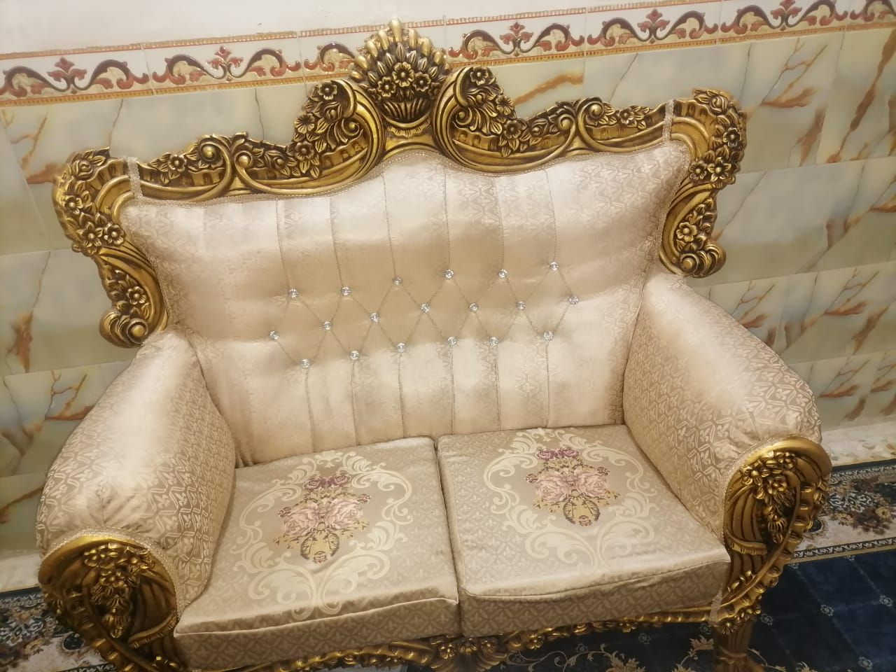 السلام عليكم ورحمة الله
من رخصت الادمن
تخم قنفات للبيع ١٠ مقاعد نضيف جدا مع طبلات
وحده وسطية كبيرة مع اثنين وسط السعر ٣٥٠ قفل المكان الطيار
للتواصل ***********
