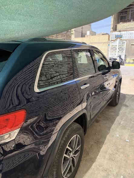 السلام عليكم جيب شيروكي موديل ٢٠١٨ نص فول سيارة نضيفة كلش واريد أمريكي ضربتهة خفيفة جاملغ و ربع البنيد  سيارة ماشية ٧٠الف  لون نيلي تشغيل عن بعد. حساسي ايرباك سليم هواي مواصفات بيهة سعر ٢٢٠ وبيهة مجال الموقع بغداد ام الكبر رقم الهاتف 
***********
