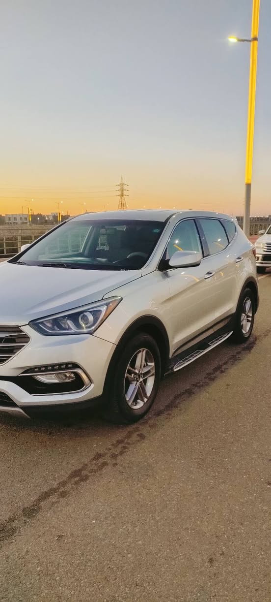 السلام عليكم سياره سنتافيه سبورت للبيع
موديل 2017
ضرر دعاميه خلفيه من امريكا
وباقي السياره مكفوله
مواصفاتها فورويل وبعد بيها مواصفاتها 
السياره ماشيه 87الف ميل 
محرك 2400
السعر 165 وبيها مجال 
للتواصل متوفر خاص
رقم الهاتف:***********
