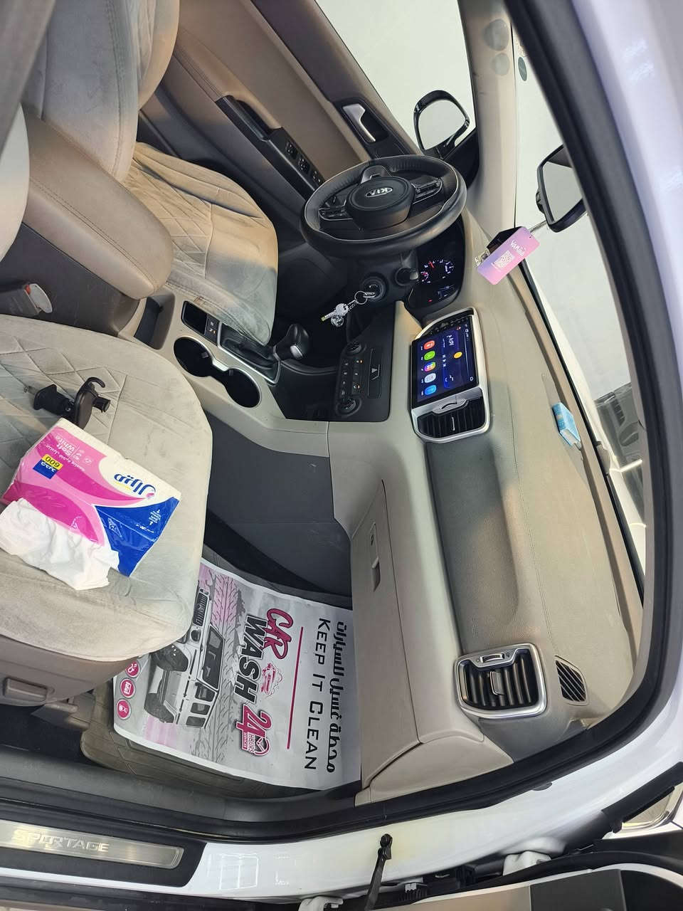 سياره سبورتج للبيع موديل 2017 نضيفه ماشيه 107 لون ابيض سعرها 180وبيها مجال ***********
