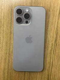 15 pro max ضمان ماستر ٣ شهر باقي  256 كيكا باتري 90 غراض كامل شخط مابي...