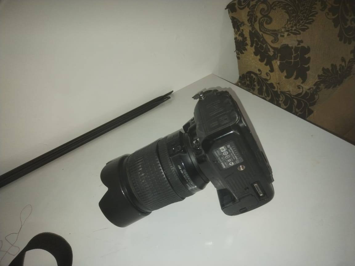 #كامره جديده للبيع نوعيه #Nikon تحتوي عل جنطه وبطاريه ‏ ***********‬‏ وشاحنه السعر 400. وبيهه مجال‏ حجمهه. #D7000
