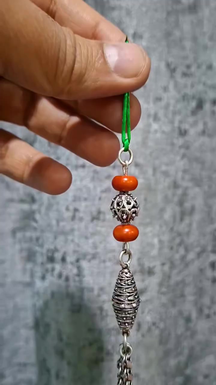 يا الله..  🤲🌹
كركوشه فضه شغل ممتاز مع 5 مرجانات اصلي ..💎
وزن الكركوشه 33 غرام… ⏱️✨
  
ملاحظه 💢 ابيع قطعه مابيع على الغرام… 

الشراي فقط يتواصل خاص ... 
ما راوس بيع فقط احبتي الغالين ...

 تواصل واتساب او على رقم ***********..
يوجد توصيل كافه محافظات العراق. 🚛...
