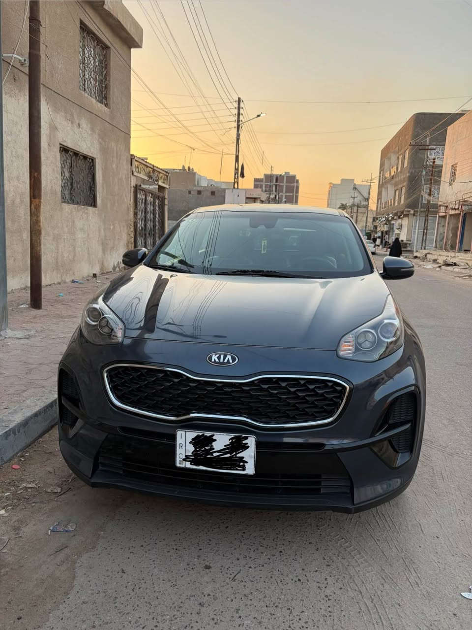 كيا سبورتج 2022 وارد امريكي 
ماشيه 48 km
مكينة 2400 
بدون حادث داخله غرق مياه امطار للدوسه 
السيارة كفاله عامه من الدعاميه للدعاميه عدى شخط صغير بباب السايق 
السيارة شغاله كلها ومابيها اي مشكله واخت الجديده استعمال جداً قليل 
كامله وجاهزه من كلشي رقم جديد وصارلها سبوعين من صاعده هزه 
تخم تاير قبل سبوعين مشدود 
السياره جاهزه من كلشي ماتصرف عليها ربع 
سعر السيارة 185 وبيها مجال 
للاستفسار : 
*********** البصرة, العراق
