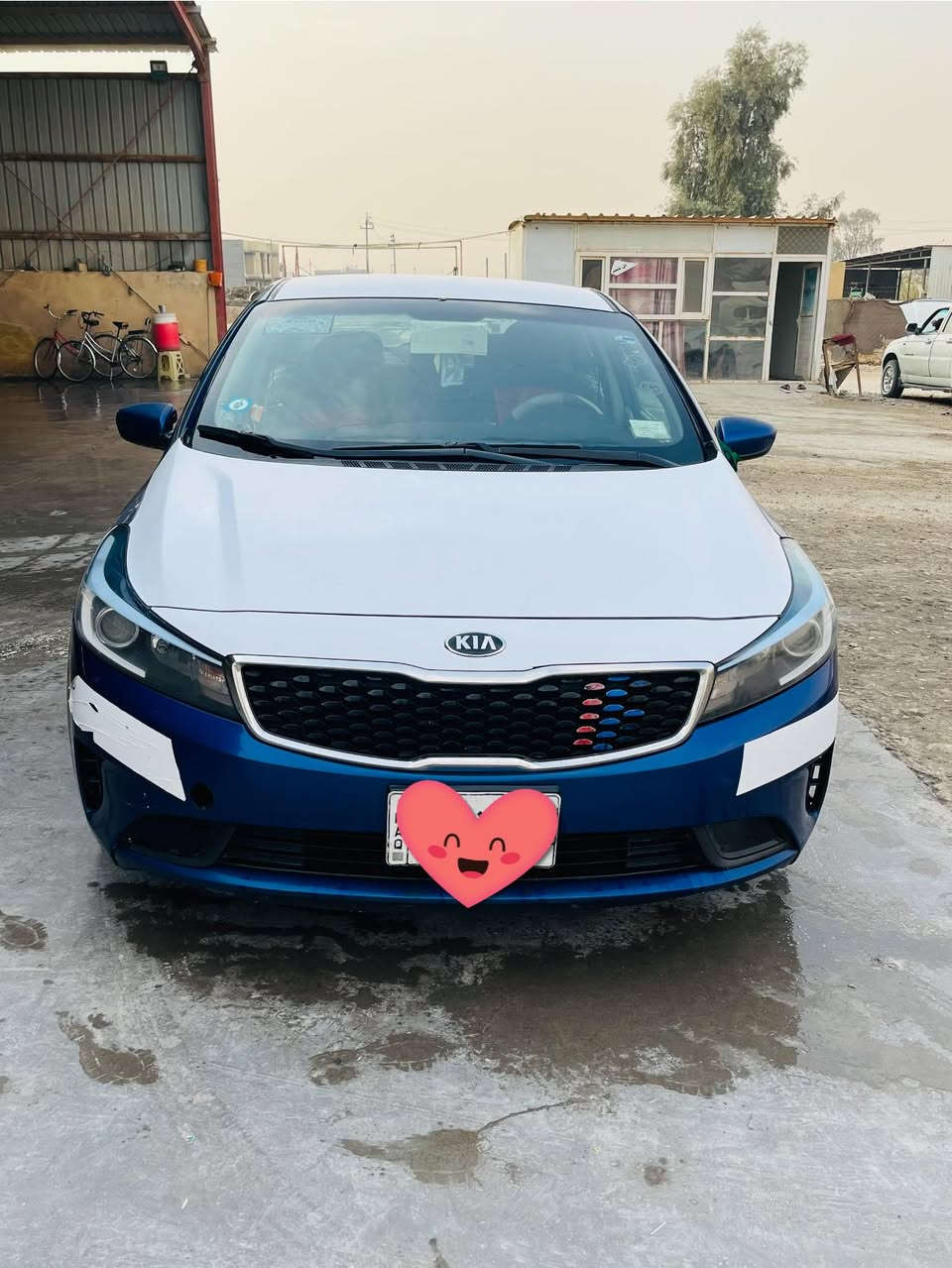 السلام عليكم فورتي 2017 وارد أمريكي رقم بغداد مشروع وطني السياره محرك 2000 دوش شرط ما مفتوح وكير كفاله السياره جديده وحلوه تبريد تدفئه كأمره خلفيه شاشه السياره ضرره قطعتين فقط شرط بدون دواخل سعر السياره 120 وبيه مجال بسيط   للاستفسار *********** مكان السياره واسط الحفريه
