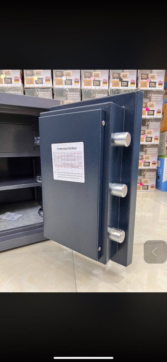 قاصات الامان🦅
قاصة كراون
الارتفاع 50سم
العرض 35سم
العمق 42سم
الوزن 55كيلو
سعر 160 الف شامل توصيل 
الاستفسار :***********
