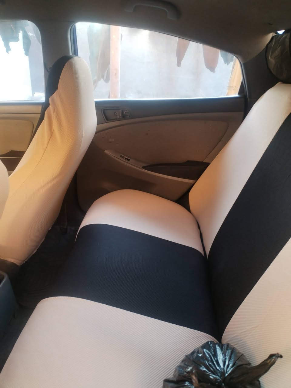 السلام عليكم اكسنت للبيع فقط موديل 11محرك 1600 مصفره هيه وغرمات رقم مثنى بسمي سنويه 2030 بيه باب العبري مبدل بس وبيه رصعه بلبنيدمبينه  بتكمه رصعه زغيره من بره سياره لشغل كبل مال خبزه السعر 80 وبيه مجال حكه الجيه مكان السياره ديوانيه الحمزه الشرقي رقمي ***********
