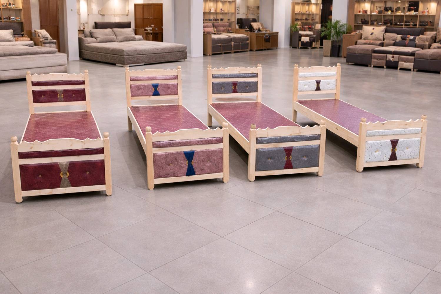 السلام عليكم جرابي ام نفر و نفرين    درجه اولى و ثاني وثالث قياس 190{90{الارتفاع 40 يوجد كنتور وبوفيات متوفرةوتساب  {***********