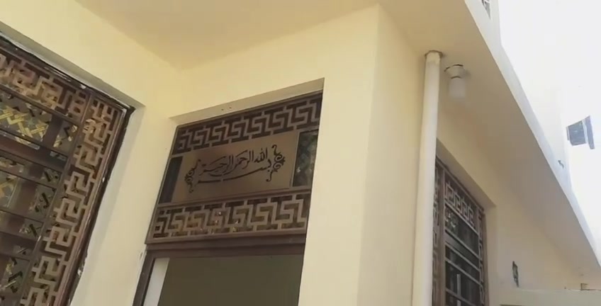 سلام عليكم 
بيت للايجار في حي الشهداء قرب مدرسة الاعضمية 
يتكون من ثلاث غرف نوم وصالة ومطبخ واستقبال كما موضح في الفديو بدل الايجار 350 قفل 
للاستفسار الاتصال على الارقام التاليه 
***********
***********
