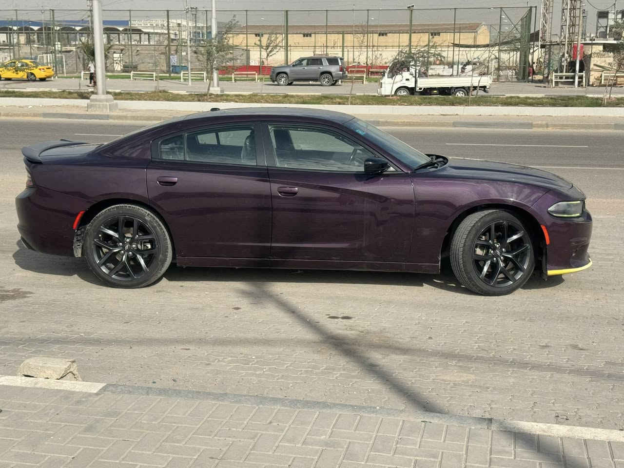 السلام عليكم
 جارجر مديل 2022 رقم بغداد تحويل 
سياره بيها كلير مثل ما موضح بالسونار وبارد بسيط وحالوب بدون قطرة معجون ابد مكينة كير كفاله لون بنفسجي 
مكان السياره بصره 
السعر 213 وبيها مجال بسيط 
للتواصل 
***********
سياره جاهزه من كلشي ربع ماتصرف عليها وكله بلادي
