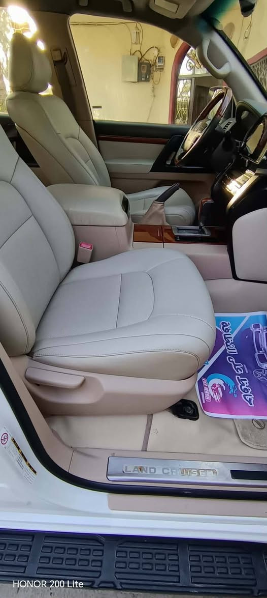 لاندكروز 2012 بريم اصل G. X. R  رقم بغداد انكليزي 
مكفوله من الصبغ والفتح والتبديل 
فول مواصفات كشنات بقلاوه تدفئه تبريد كهربائيه 
كامرات اماميه شاشة كبيره منضومة زنون جديد 
كير وحداديه كفاله جديده جداً 6 سلندر ماشيه 168 حقيقي شرط 
تبريد 3 قطع سبعه راكب زراك الايت 
 مكان بابل السعر 333 $
 للأستفسار أتصال 
***********
