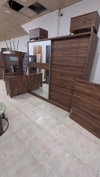 ٥ قطع • قرب مجدي مول • واتس