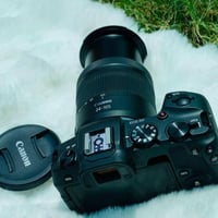 بدي وعدسه 24-105 نظافة 100٪ الكارتونه والوصل موجودات للتواصل 078032371...