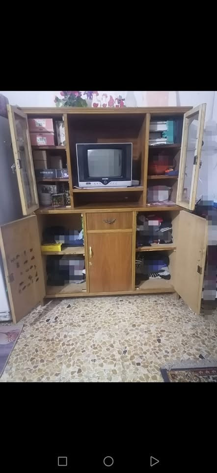 ميز يرهم ميز تلفزيون ويرهم مكتبة ويرهم كلشي تزكام السعر ٢٢٥ وبي مجال قليل ***********
