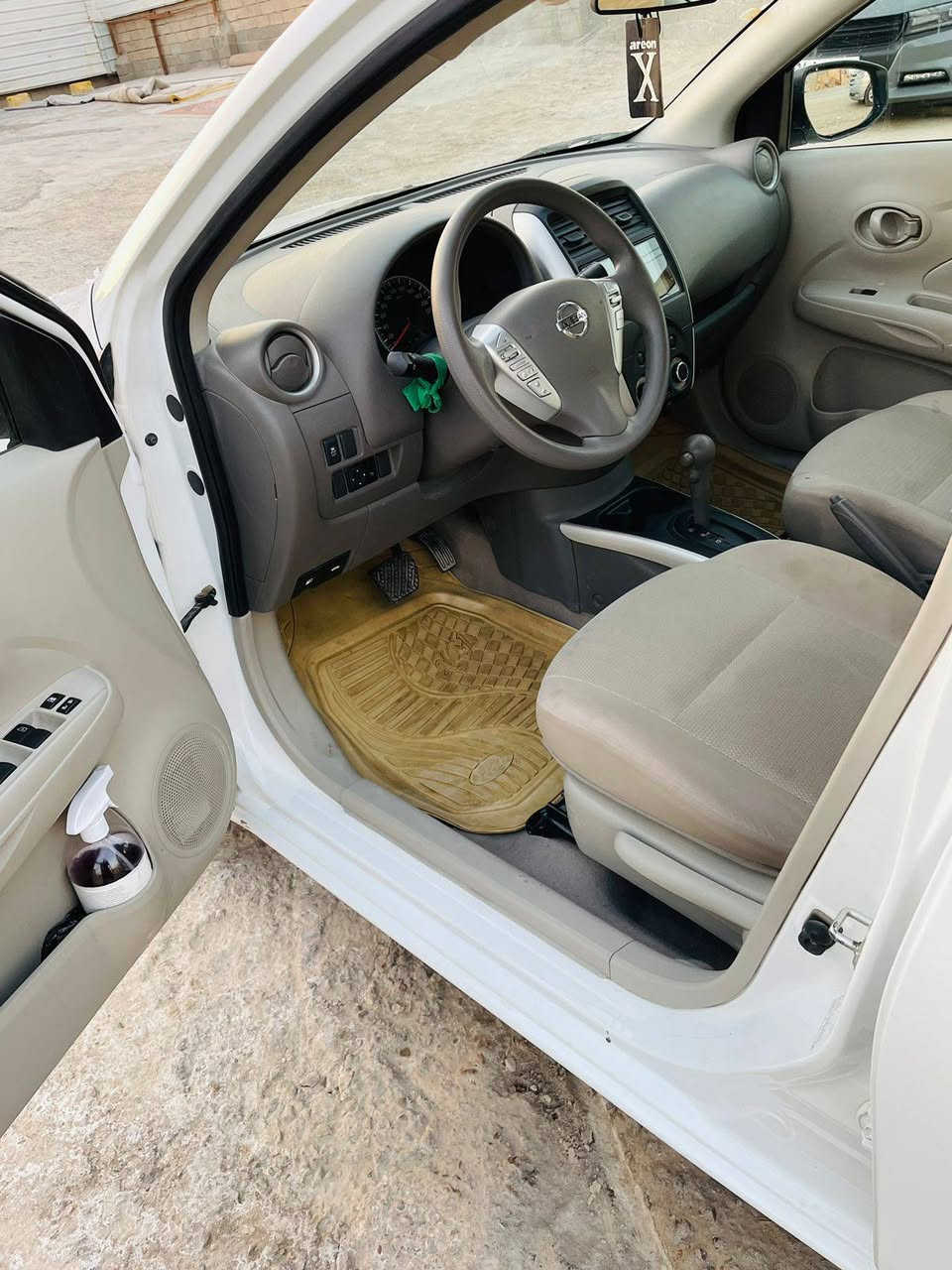 البيع نيسان سني موديل 2025سياره صارت بيه طخه مبينه بل صوره والباقي كفاله سياره مال بيت مكان البصره سياره مناسبه للأستفسار خاص ***********
