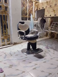 كرسي حلاقة نظيف كلش للبيع للاستفسار الاتصال 07807618902