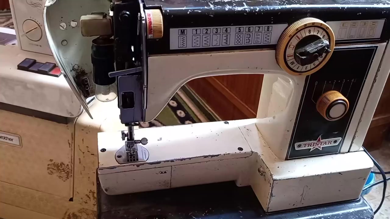 سلام عليكم  عدي هذني المكاين  البيع  اذا افيدن المصلحين  وحده عاطله  وثنين شغلات  ام القماش البيض تخيط وثانيه ماتلكف الخيط الفيدنه اينطينه بيهن سعر وياخذهن شلع


**إذا كنت صاحب هذا الإعلان وتريد حذفه لأي سبب، رجاءا أرسل رسالة إلى الدعم الفني**