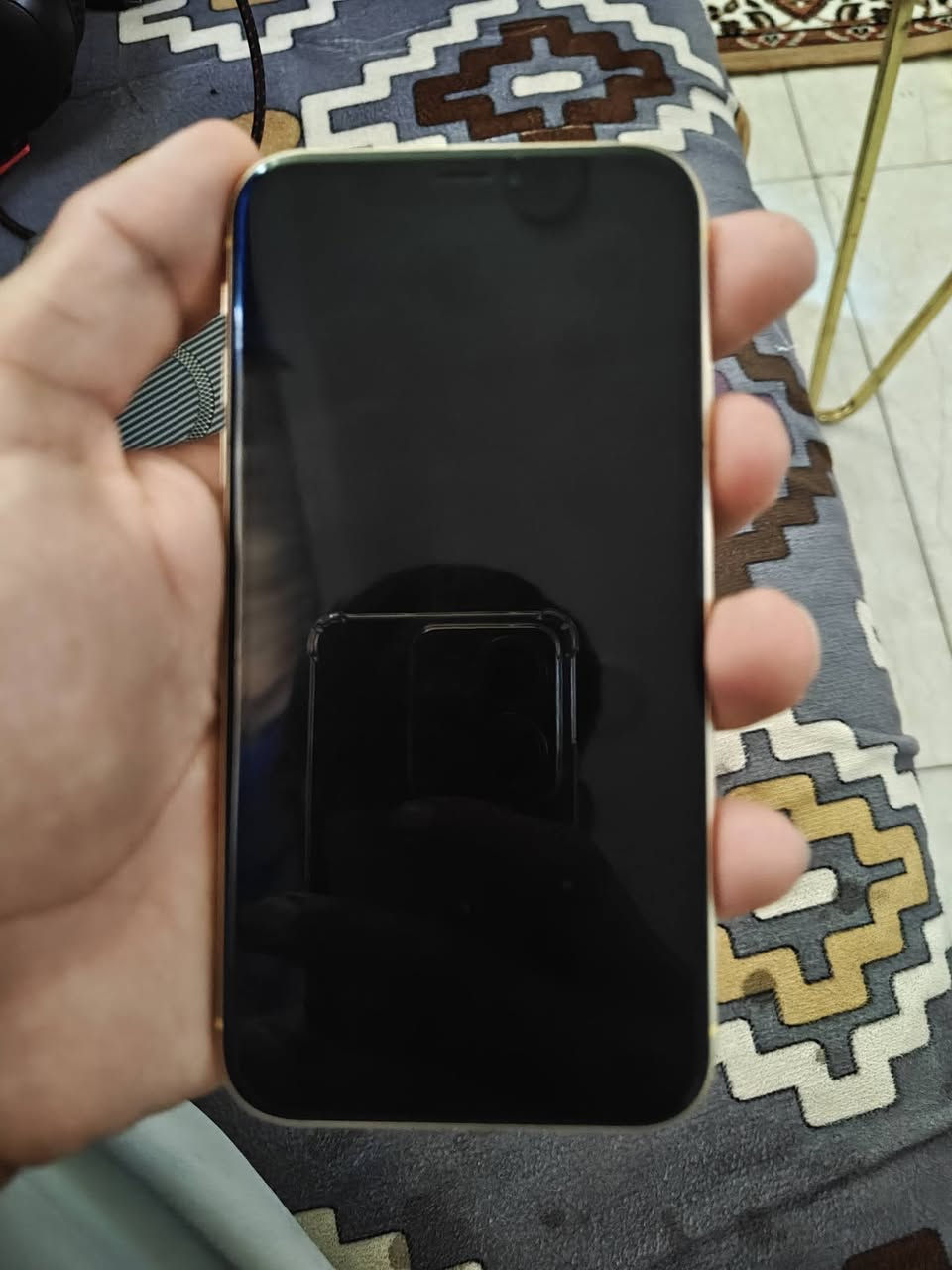 ايفون اكس ار 64 ذاكره شرق اوسط مبدل بطاريه 100 و ضهر مكسور *********** متوفر واتساب
