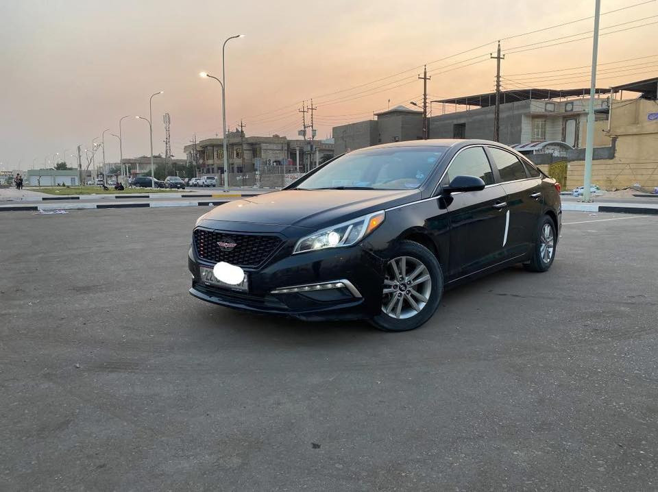 سوناتا للبيع موديل 2015 وارد امريكي ضربتها فقط الموضح بالصورة رقمها شمالي بأسمي سنوية ٢٠٢٨ 
صبغ قطعتين الجاملغ مال سايق والباب فقط بدون معجون 
السعر ١٠٥ وبيها مجال ***********
