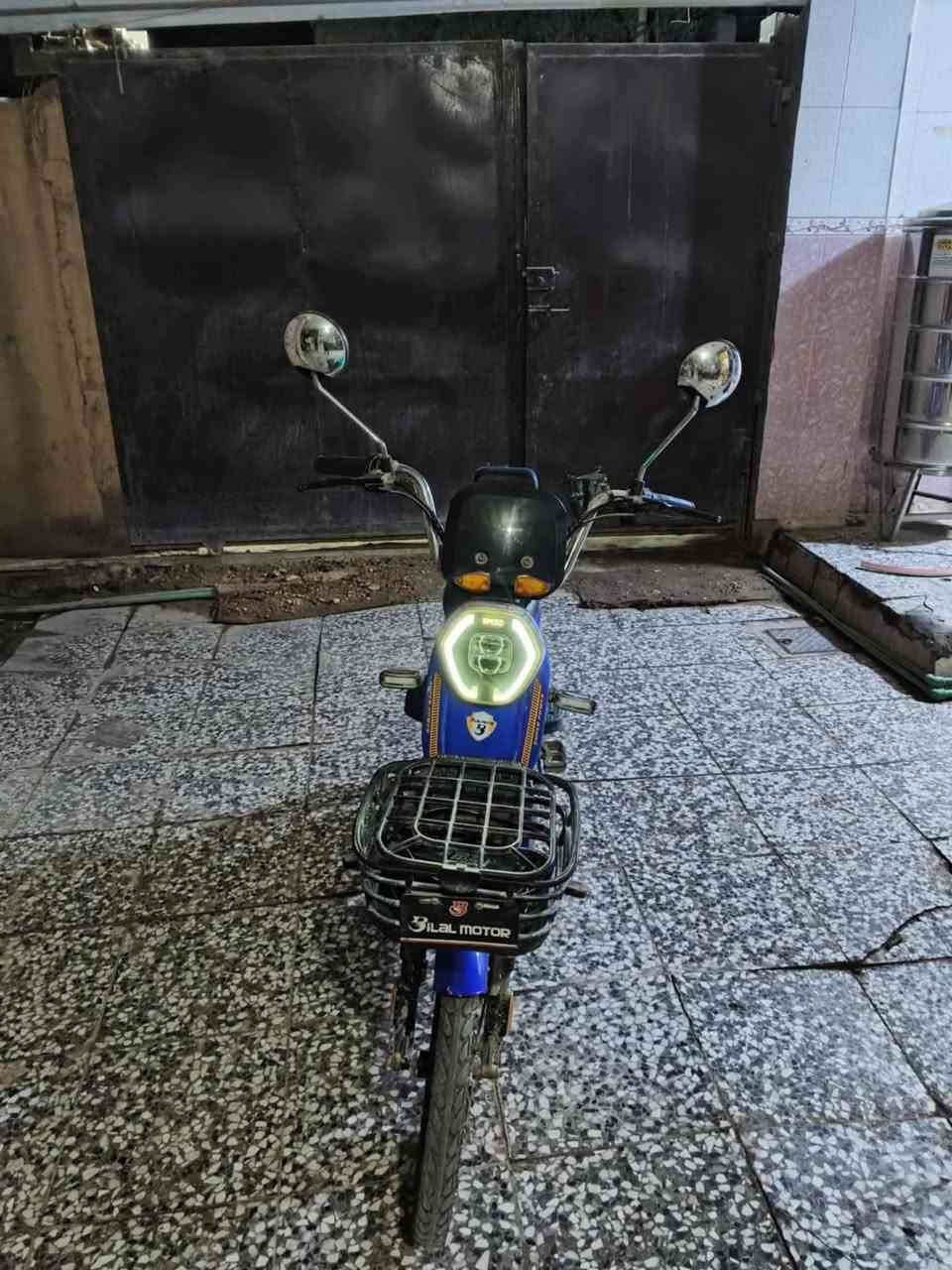 بايسكل شحن للبيع موديل 2024 مكفول بس نقص  شمعات داخلية للبلاجكتور الامامي والهورن يحتاج الى تصليح والبريك يرادلة ترتيب وضب بطاريات ممتازة كلشي مامبدل بي عل وضع الشركة السعر 500 وقابل للتفاوض العنوان منطقة اولاد مسلم ع رقم الجهاز ***********
