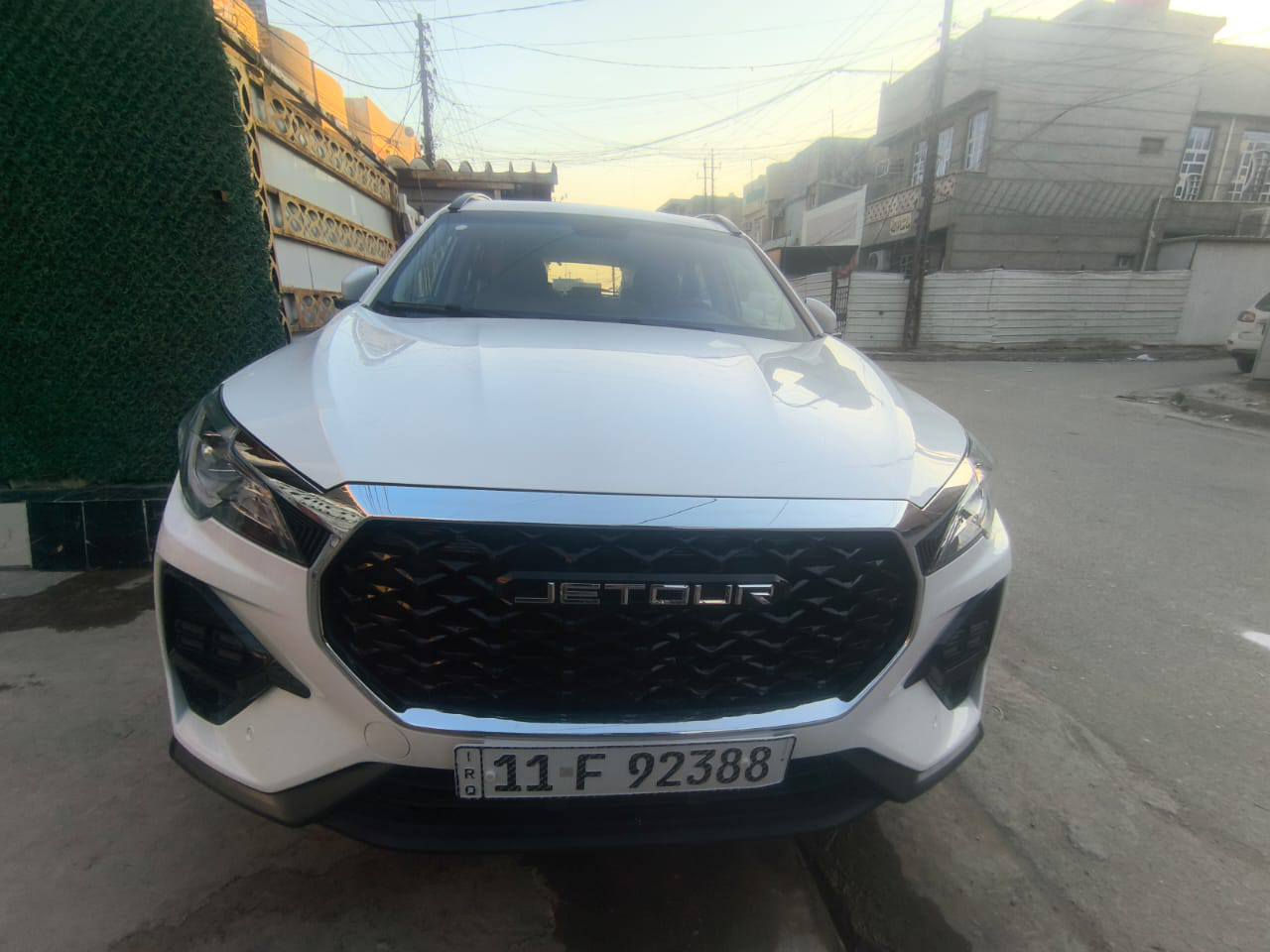 جيتور X70 موديل 2026 - بحالة الوكالة (زيرو)
السيارة جديدة جداً،   وماشية مسافة قليلة جداً. جاهزة من كل نواحيها .
📝 التفاصيل والمواصفات:
الموديل: 2026.
الفئة: كومفرت (Comfort).
المسافة المقطوعة: 2600 كم فقط 
الحالة: كفالة عامة
الضرر: كلين تايتل (بدون حادث، بدون صبغ، بدون تعديل) - سيارة كرت كفالة من الدعامية للدعامية.
الرقم: لوحات بغداد 
✨ أهم المواصفات:
محرك 1.5 توربو، عزم وقوة واقتصادية بالوقود.
7 مقاعد جلد، واسعة جداً للعوائل.
فتحة سقف بانوراما عملاقة.
شاشة كبيرة 10 إنش مع كاميرا خلفية وحساسات.
بصمة تشغيل وبصمة أبواب.
رنقات 20 إنش رياضية.
نظام تثبيت سرعة (Cruiser Control).
تحكم ستيرين كامل وتبريد قطعتين. و بعد بيها هواي مواصفات
السيارة جديدة وبوضع الوكالة، رايدها24.500مليون
مكاني بغداد معلمين
***********
***********
