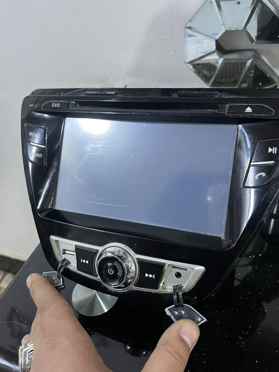 شاشه النترا بلاديه شرط العمل من موديل 12 الى 16 سعرها 75 الف مجالها كلش بسيط ***********
