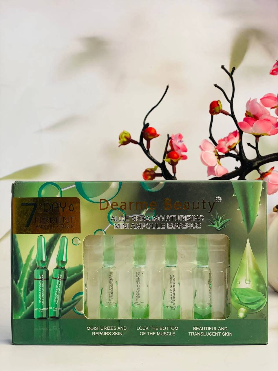 دللي بشرتچ وعيدي إلها الحيوية والنضارة ويا أمبولات العلاج المكثف السبعة أيام من ماركة Dearme Beauty ✨. 

1. أمبولات الصبار (العلبة الخضراء) 💚
Aloe Vera Moisturizing Mini Ampoule Essence
 الميزة الأساسية: ترطيب عميق وإصلاح فوري للبشرة.
 الشرح والفوائد: غنية بخلاصة الصبار الطبيعي، تشتغل كمهدئ ممتاز للبشرة المتهيجة أو الحساسة. ترطب البشرة من العمق وتصلح الحاجز الواقي لها، وتنطيچ ملمس ناعم وبشرة مشرقة وشفافة.

2. أمبولات الذهب والنياسيناميد (العلبة الذهبية) 💛
24K Gold Nicotinamide Essence
 الميزة الأساسية: شد سداسي الأبعاد، تفتيح، ومقاومة علامات تقدم السن.
 الشرح والفوائد: تجمع بين سحر الذهب عيار 24 وقوة النياسيناميد مع 10% من مستخلص الخميرة. تنطي شد ملحوظ للبشرة (Lift)، تحسن مرونتها، وتشتغل على تفتيح التصبغات وتوحيد لون البشرة لتبين أصغر سناً وأكثر حيوية.

3. أمبولات الورد (العلبة الوردية) 🩷
Rose Soothes Brightens Skin Ampoule Essence
 الميزة الأساسية: ترطيب، تهدئة، وإشراقة وردية.
 الشرح والفوائد: بخلاصة الورد اللطيفة، تشتغل على تهدئة البشرة المتعبة والباهتة. تنطي نظارة وإشراقة فورية وتساعد على قفل الرطوبة داخل طبقات الجلد الأساسية لتبقى بشرتچ منورة وموردة طول اليوم.


**إذا كنت صاحب هذا الإعلان وتريد حذفه لأي سبب، رجاءا أرسل رسالة إلى الدعم الفني**
