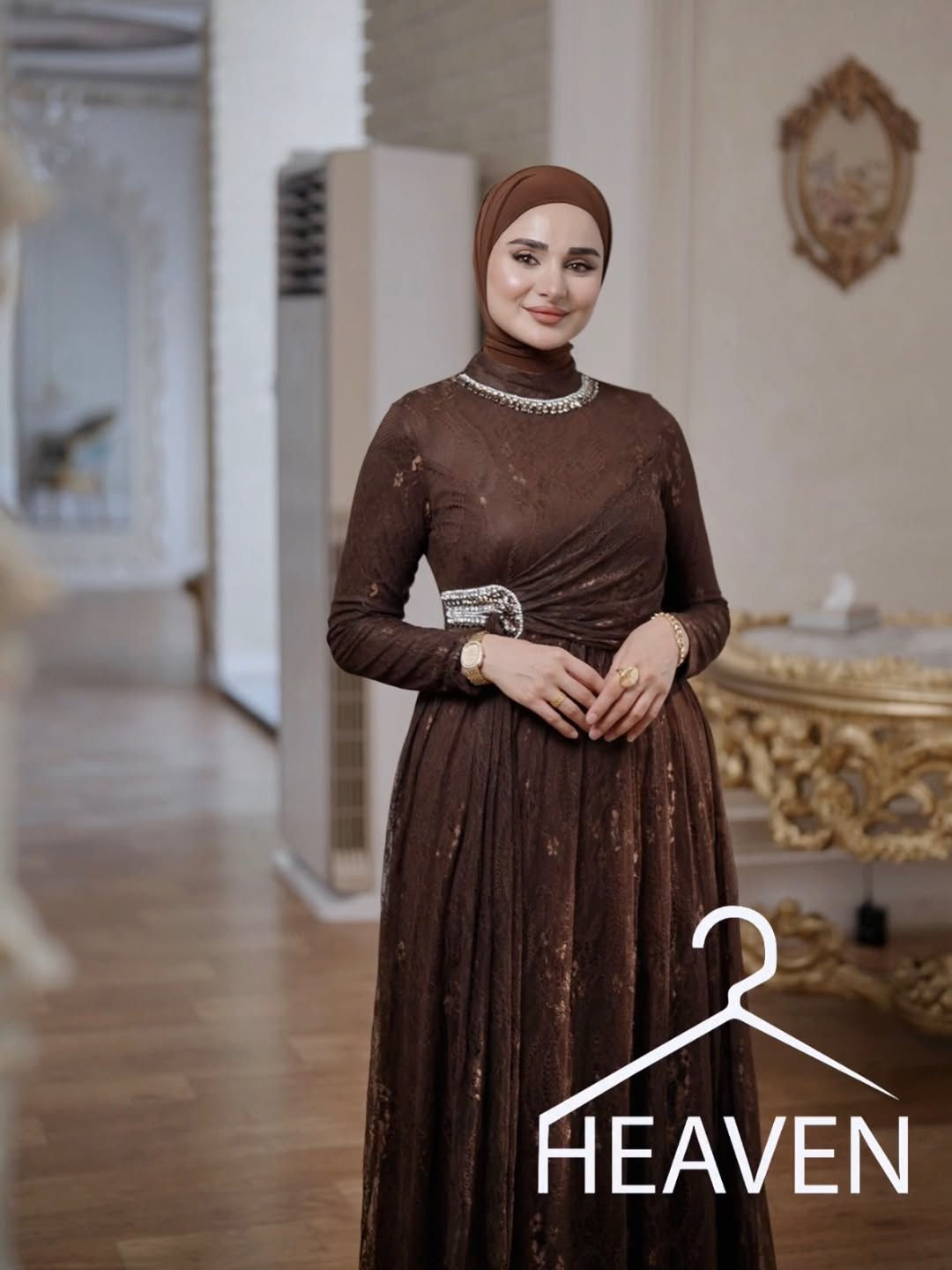 ✨ إطلالة فخمة بكل تفاصيلها ✨

فستان كيبور مبطن بالكامل، مطعّم بالستراس بتفاصيل راقية تمنحكِ لمسة من الفخامة والأناقة في كل مناسبة. 🤍

📏 القياسات: (يلبس من 38 إلى 46)
💰 السعر: 85,000 د.ع
🧕 الحجاب متوفر

📩 للطلب راسلونا دايركت
أو عبر الواتساب 📞 ***********

📍 عنوان البوتيك:
زيونة - شارع الربيعي - مجمع الألمنيوم - مقابل كوزمتك هدى يوسف✨

