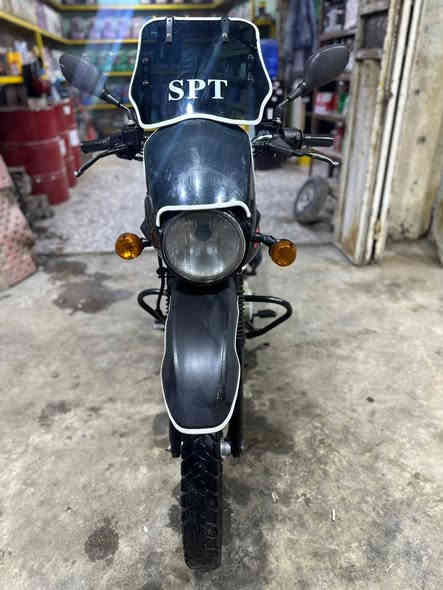 السلام عليكم بوكسر موديل 23 رقم بغداد بسمي الدراجه نضيفه محرك مابي اي تنقيص زنجيل جديد السعر مليونين /300 بيها مجال قليل *********** مكاني العبيدي
