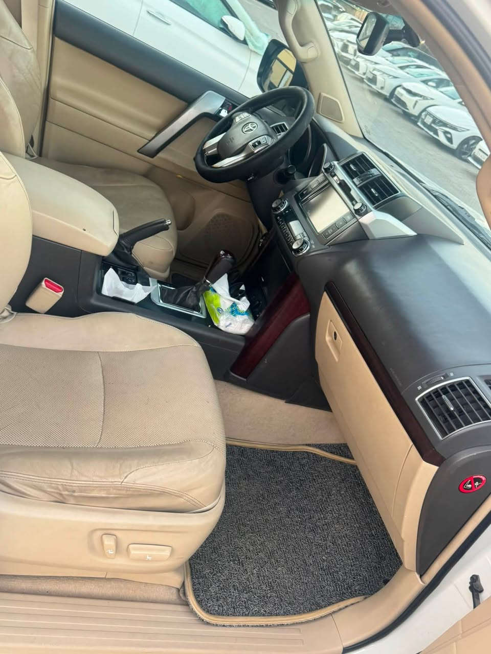 السلام عليكم برادو موديل ٢٠١٤ vxمكفوله بيها بارد قليل بلدور مال الجاملغ الخلفي السعر ٣٢٠ ورقه مكاني كربلاء للاستفسار ***********
