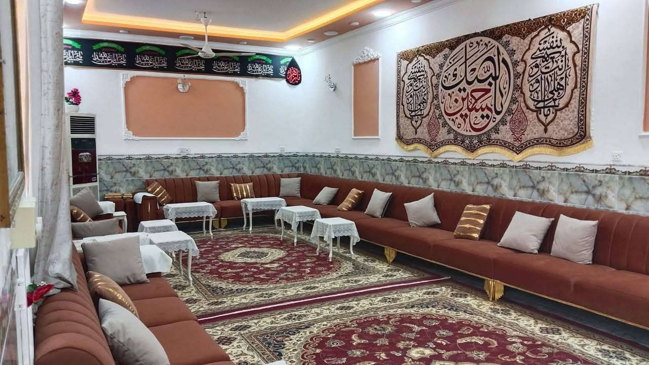 السلام عليكم
فله 1700 متر للبيع طابو زراعي 
الكوفه علوة الفحل الشارع العام التجاري
تصلح  مشروع تجاري او محلات 
تحتوي على بيتين واستقبال ضيوف معزول مع صحيات البيت الاول يحتوي
ع 4 غرفه صاله كبيره مطبخ حار بارد
الثاني غرفتين صاله استقبال مطبخ صحيات 
مساحة الحديقة تقريبا 900 متر او اكثر 
الاستفسار اتصل على الرقم التالي. 
***********

