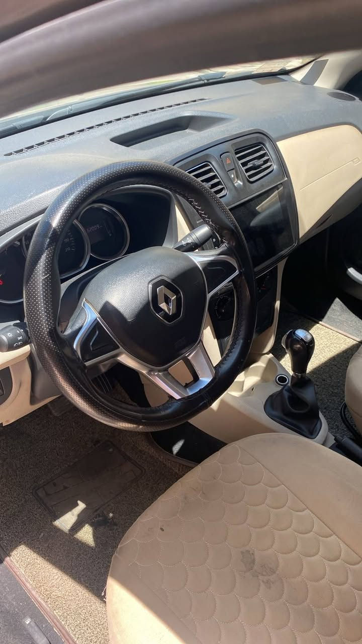 السلام عليكم رينو سمبل للبيع موديل ٢٠٢٠ السياره مكفوله من الصبغ ماشيه ٦٠ الف كير اوتوماتيك وجام كهرباء والسياره اي نقص مابيها موجوده السياره في منطقه اليرموك الاربع شوارع السعر ٨٥ ورقه وبيها مجال للاتصال ***********
