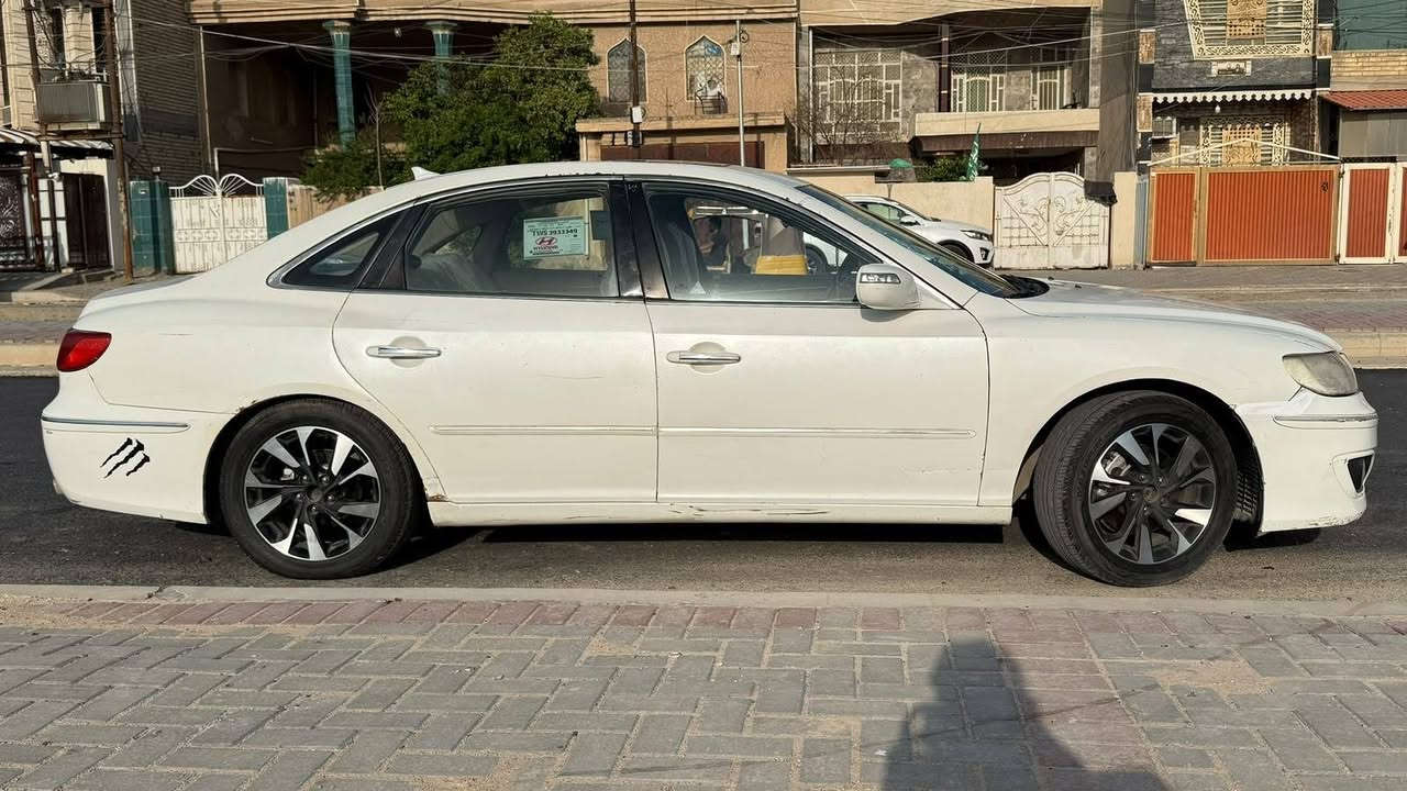 أزيرا ٢٠١١ محرك ٢٧٠٠ كشنات كهربائية سلايد دروف بيها تلحضيات بالكشر أبيع صبغ عام ولي يريد يشتريها جناي بالخير علي واللي يريد يستفاد هم بالخير علي اني جاد بالبيع وأي واحد رايدها يجي يشوفها واني ما أقصر وياه السعر ٩٥وبيها مجال لان رايد أبيع ولي يحب مراوس بسياره احدث مع فرق يدخل  اللي رايده يراسلني واني بالخدمه ***********
