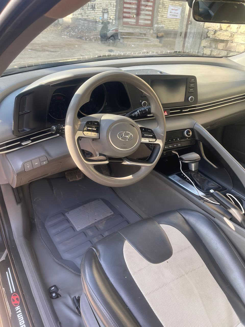 السلام عليكم النترا 2021 للبيع وارد امريكي حادثة جاملغ امامي ايسر وبنيد سعرة 130 وبية مجال العنوان الشعب ***********
