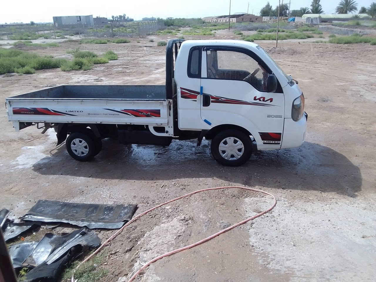كيا حمل للبيع ٢٠١٣ واسط السنويه لل ٢٨ تخم تاير صدر جديد السعر ٩٨ السياره مال جناي مال متوازي ***********
