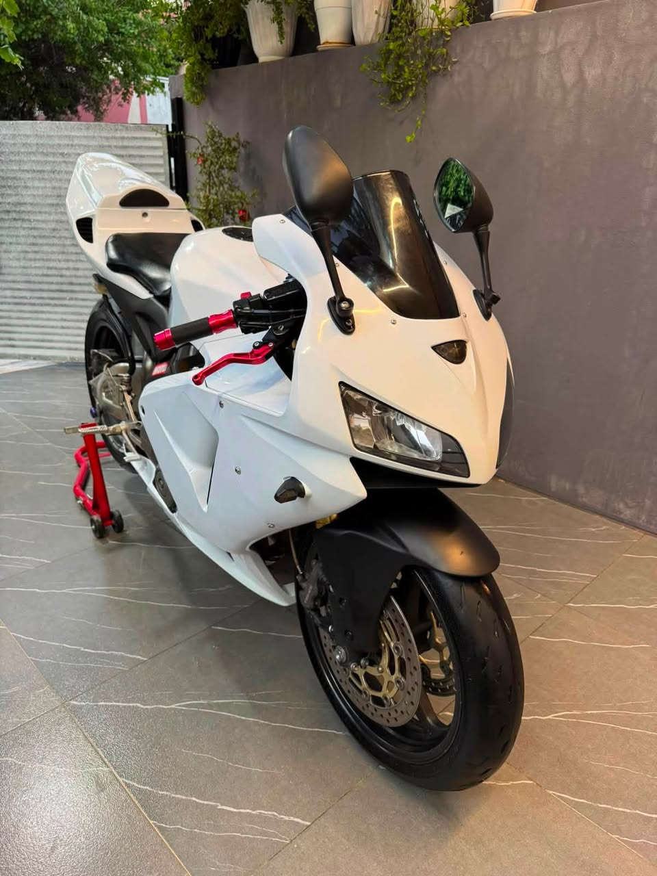 سلام و عليكم
Cbr 600 Rr للبيع✅

موديل 2006

مكفوله كفاله عامه كير مكينه كفرات 

جديده الى درجه الدراجه بلحقيقى احلى منل صور عليهه ادامه كامله من دهن و تايرات و بلكات كلشي جديد وماناقصها شي
عليهه كفرات اصلي Abs 

(مكان الدراجه سليمانيه)

سعرهه 33و بيهه مجال للطيبين ❤️

   (***********)
