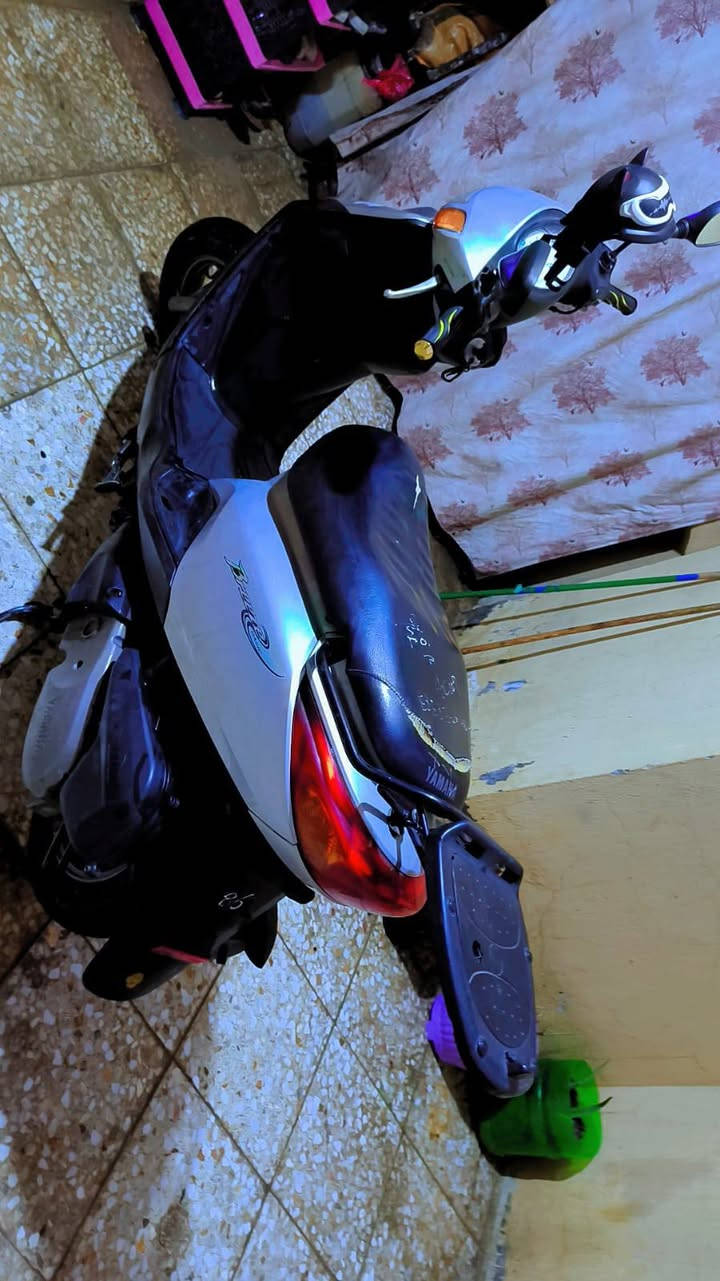 ‏السلام عليكم
‏دراجة بريز اكزز للبيع 
‏نوزل شغاله نكرة تخم تاير جديد بريكات دسك جديد  شلعة ومعدل فول عداد سرعه كله شغال
‏السعر ٧٥٠ وبيها مجال للشراي
‏للاستفسار ***********
