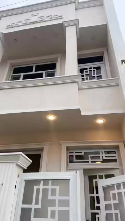 مشتمل للبيع ملحانيه مساحه 65 واجه 5هذه الرقم ليحب يتواصل *********** والبيت توه عمال طالعين منه جديد
