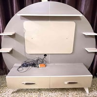ميز تلفزيون عارضه نظفه ٩٠ ٪؜  السعر ١٥٠ الف وبي مجال 07710306200