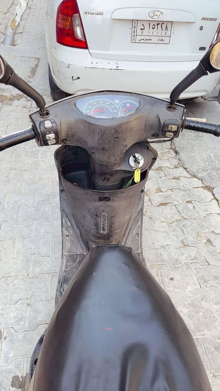 سلام عليكم
دراجه بريز مكفوله كفاله عامه من مكينه مامفتوحه بلادي كفرات مختمه ختم واحد شغاله سلف وهندر 

مكاني بغداد جديده 
اتصال ***********
