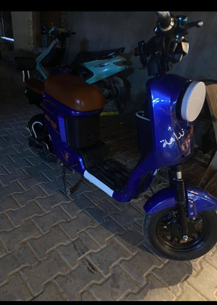 سلام عليكم درجه R9 نضيفه زلق ما بيها بطاريات جدد تمشي 120 مكاني بصره شط العرب 
رقم الهاتف *********** وتساب
