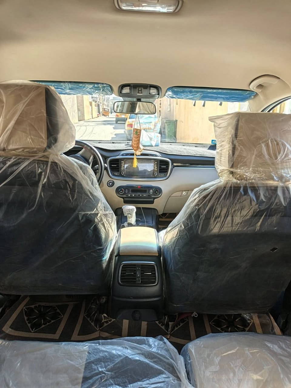 سلام عليكم. مره خصه مدير الكروب 
سورنتو  ٢١٧ 
مكينه ٦ سلندر 
اي نقص مابيها السياره جاهزه 
مرايات شفط 
صندوك كهرائي 
ترحيب عن بعد 
تخم تاير 
رقم نكليزي  لحد ٣٠ 
بسمنه تحويل ثانيوم 
توشمه جديده 
لايتات زنون 
الاستفسار  الاتصال 
***********
