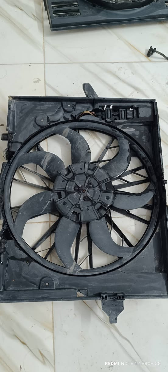 شباب عندي غراض البيع  بكلايت خلفي راديتر محرك مروحه محرك وعندي مروحه اماميه مال تبريد هاي جديده وكاله مو حاويه جانت بل كارتون شتريته مطورات فولفترنك وعندي ضفيره محرك 45 وبخاخات 45  وعندي بلاجتور  امامي 2004 وعندي هاي الدركه  الي يحتاج ادزله صورهن والسعر هم مكاني النجف تلفون***********
