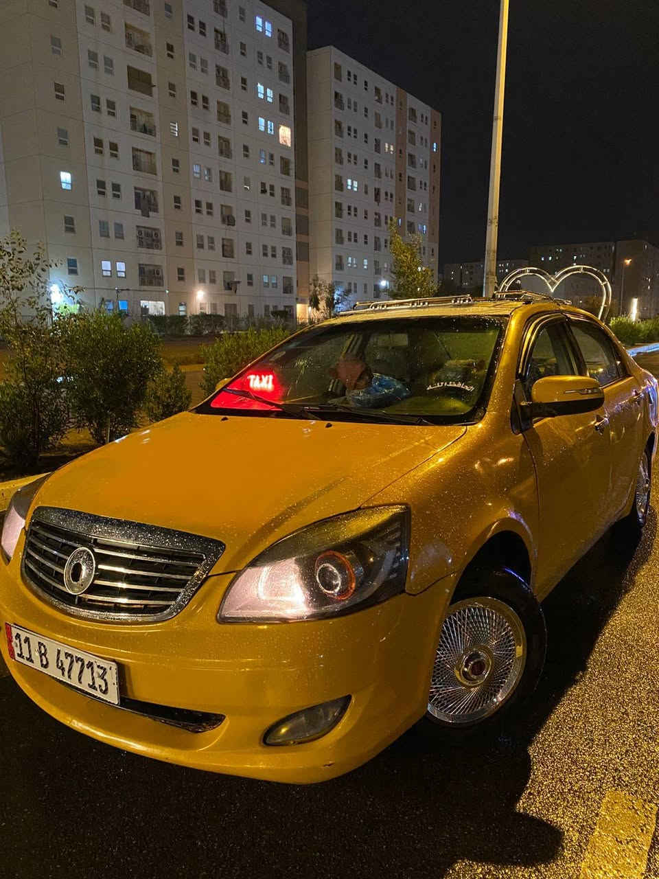 جيلي موبل موديل 2012 باسمي سنويه جديده مصفره هيئة وغرامات سياره نضيفه وجاهزه من كلشي صدر جديده تخم تاير تبريد مكينه مكفوله تبريد شغال عوزه بس غاز 
 بيها جاملغ امامي كير عادي والنمره الثانيه تفلت مكاني بغداد جسر ديالىى
السعر 35وبيها مجال 
***********
