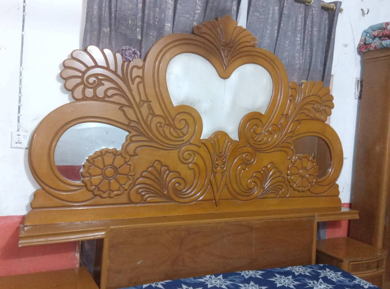 غرفه نوم صاج تسكام نضيفه سعر 700وبيه مجال لشراي عنوان شارع المطار لاتصال،***********
