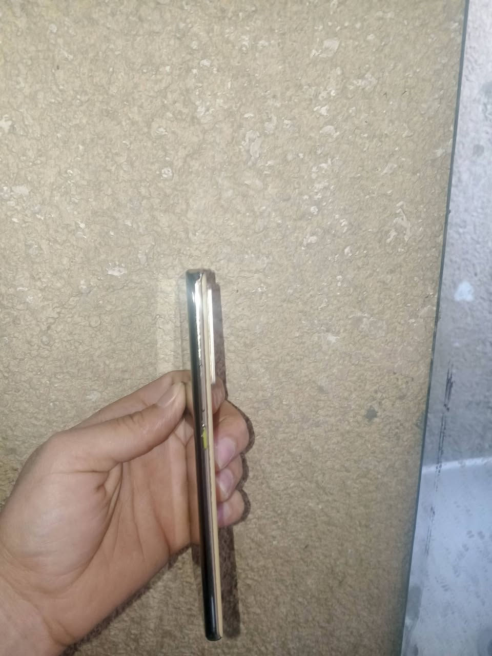 سلام عليكم نوت 40 مواصفاتة معروفة بس زر تشغيل طاكة مكاني بغداد الجديدة سعرة 185 غارض فقط سماعات   و كرتونة***********
