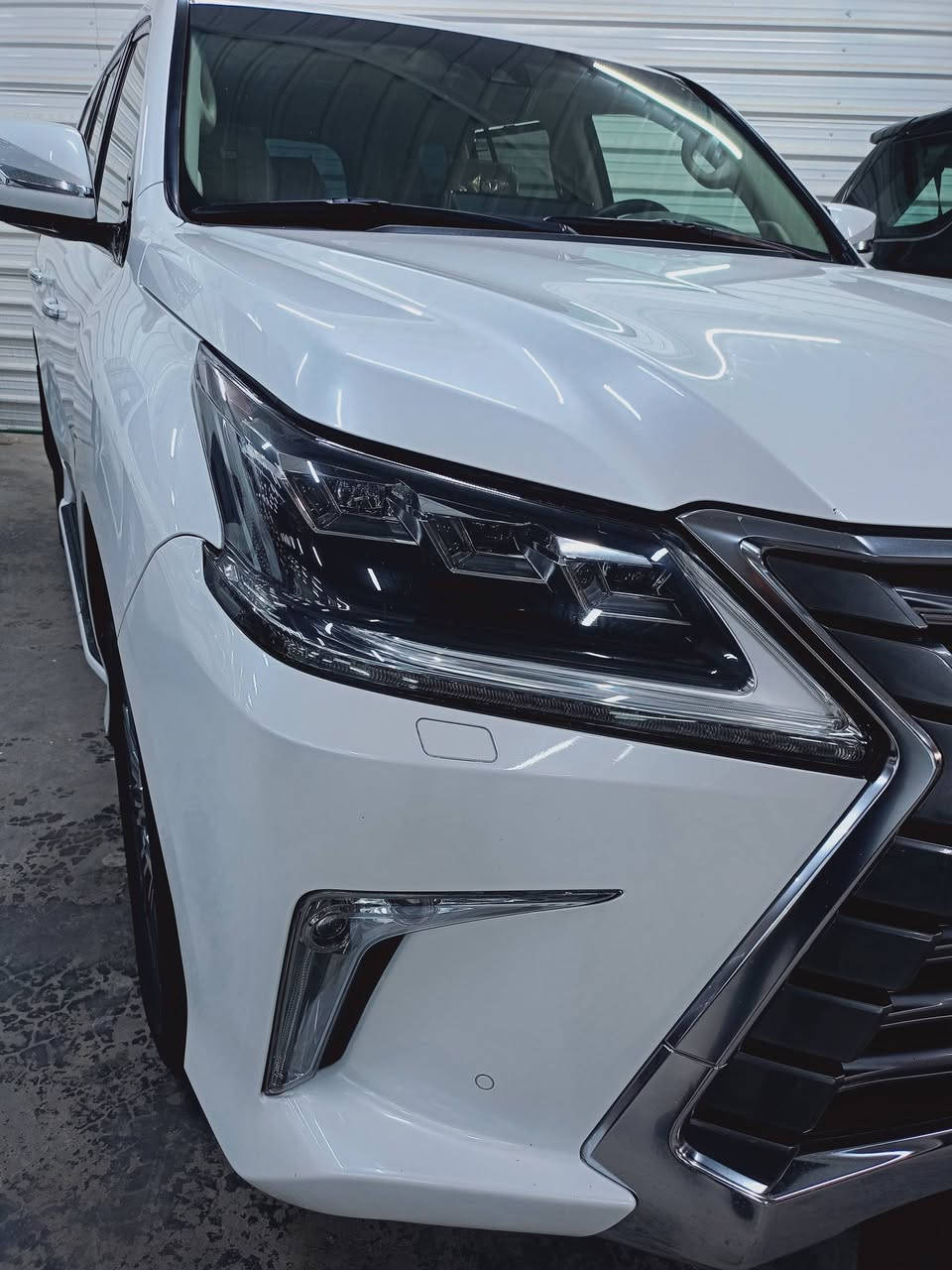 السلام عليكم غوالي لكزز 2017 مكفوله من صبغ وتبديل عده بارد بل جاملغ والباقي مكفول السياره جديده جدن السعر 585 
رقم بغداد 
الاتصال ***********
