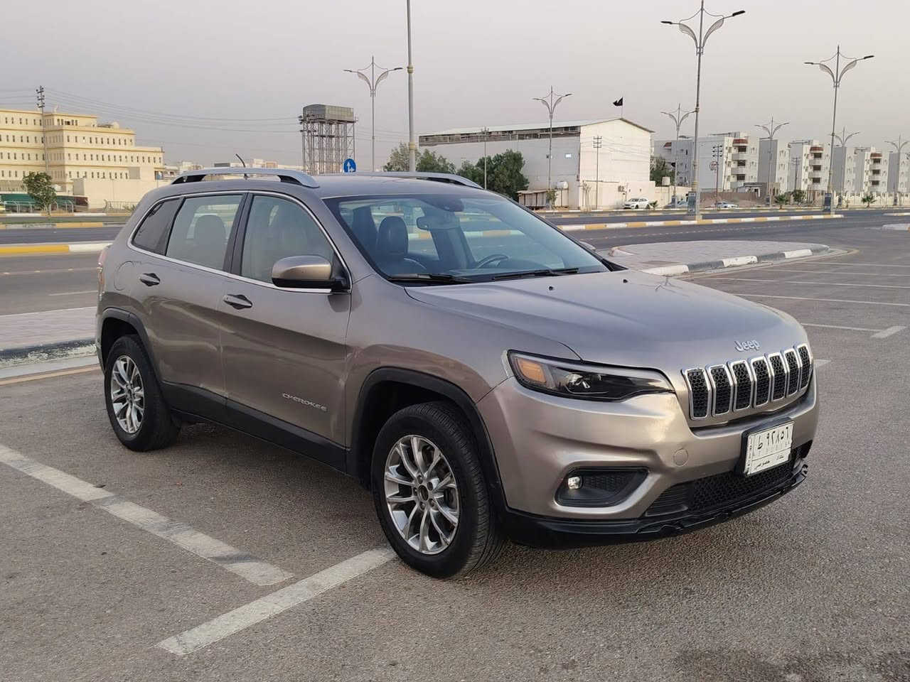 جيب بزون مديل 2019سعر 108قابل للتفاوض الأستفسار اتصل ***********بس حادثه بامريكا ربع بنيد  ولباقي مكفوله كفاله عامه من الضربه  والتبديل مواصفات بصمه تشغيل عن بعد تحكم ستيرن شاشه  كامره خلفيه دواره كشنات جلد كهربائي داخل اسود مري  ا حساسات امامي مكينه 2400 مكينه وكير مكفولات  حداديه جديده تخم تاير تبريد ثلج ❄️ رقم بغداد مشروع وطني تحويل مباشر مكان سياره كربلاء
