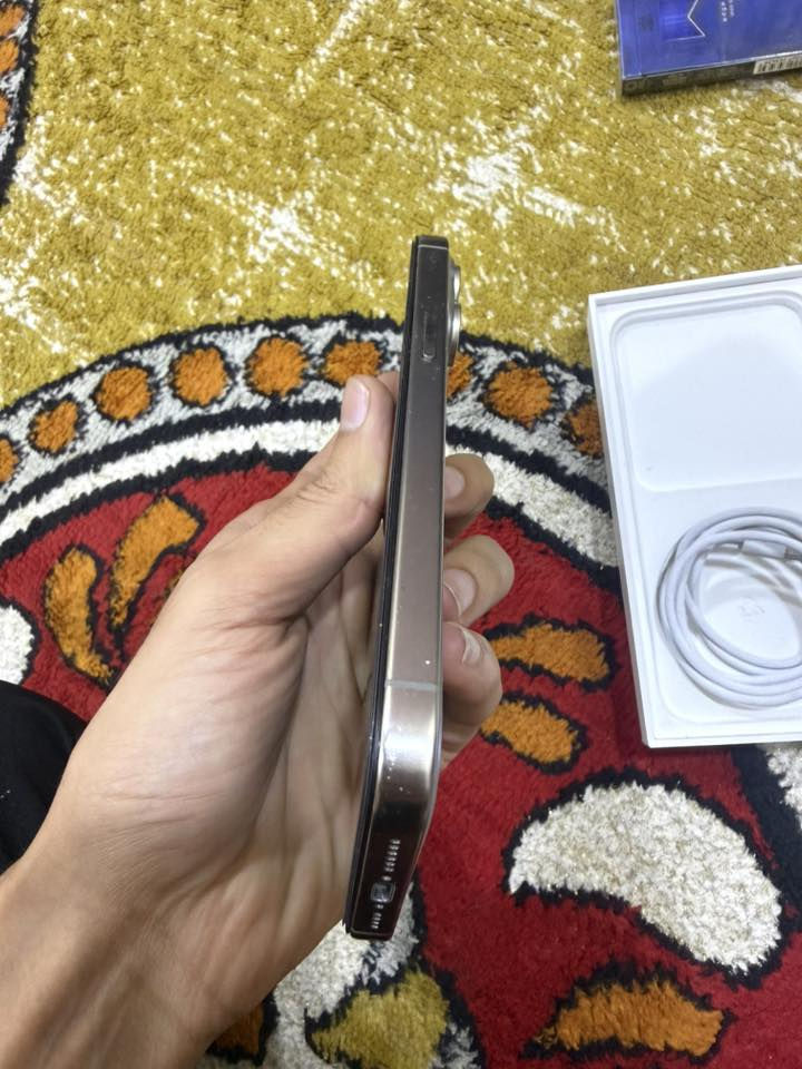 بطاريه 79 شحنه كلش حلو ما يصرف هواي
شاشه مبدله اصليه 
ضهر مبدل بليزر اصلي بلادي 
باقي جهاز كفاله كله شغال ما بي اي عطل
ملحقاته كامله 
جهاز شرق اوسط اصلي و سعره 800 و بي مجال مكاني بصره مشراق القديم 
***********
